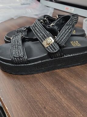 Madden NYC Size 9 Black Woven Platform Sandals
